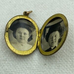 Vintage Gold Tone Locket Pendant with Photos